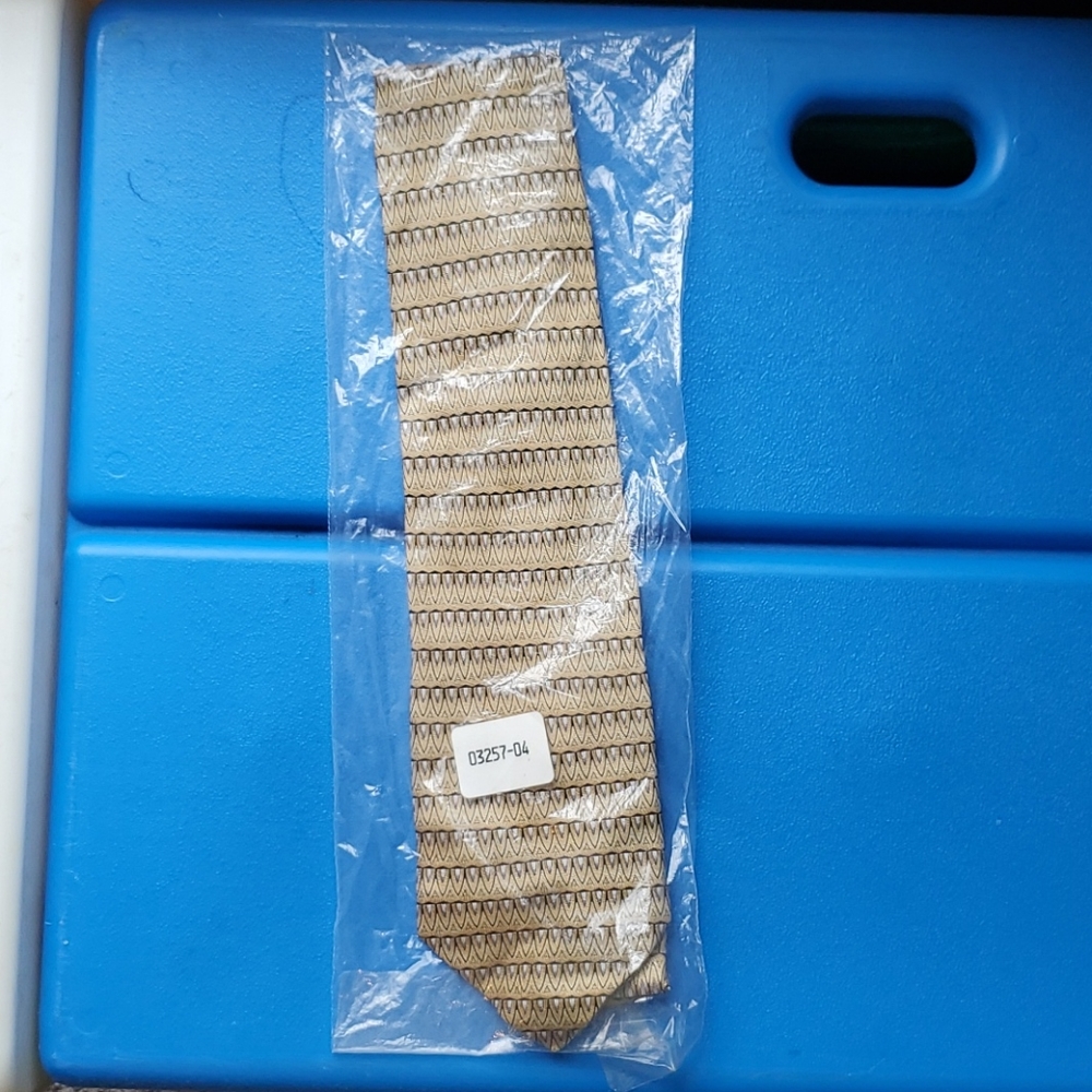 Irvine Park silk gold & black handmade tie